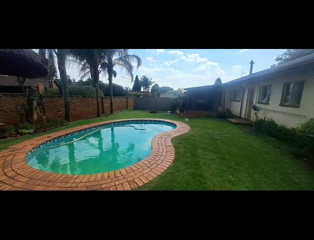 5 BEDROOM HOUSE FOR SALE IN PARKRAND